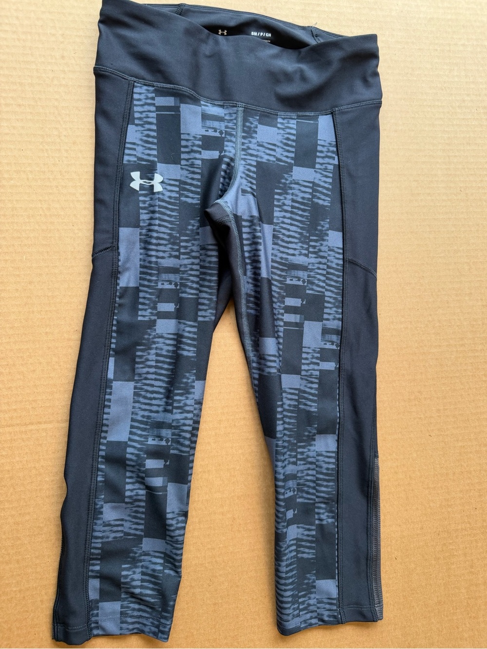 Under Armour Black & Gray Geometric Capri Leggings